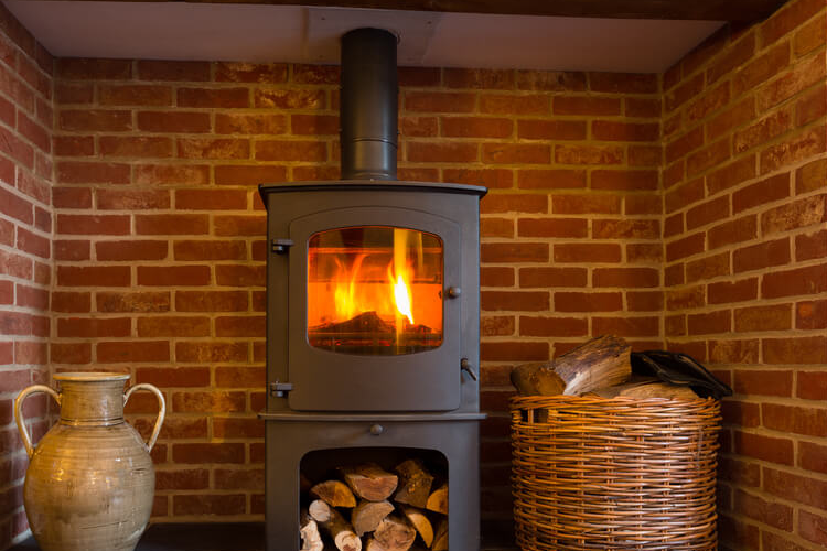 Guida alle normative europee e italiane per canali da fumo per stufe a legna e pellet